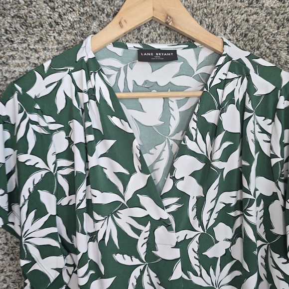 Lane Bryant Top Womens Plus 14/16 Green V Neck Stretch Floral Print Blouse - Picture 4 of 7